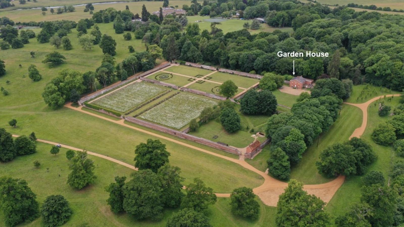 The Walled Garden At Woodhall Estate Hertford Exterior foto
